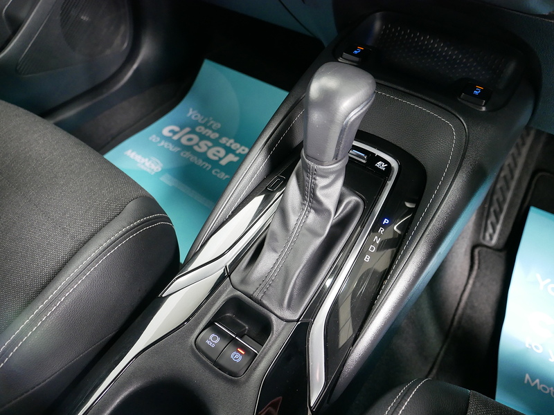 Toyota Corolla VVT-h Design - U4232