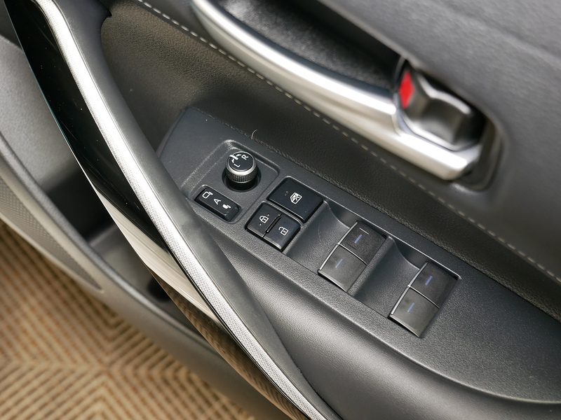 Toyota Corolla VVT-h Design - U4232