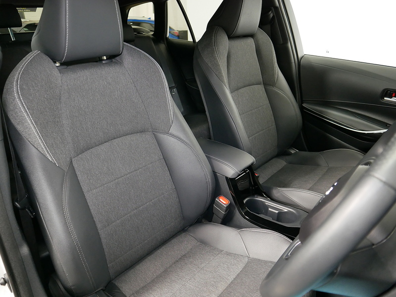 Toyota Corolla VVT-h Design - U4232