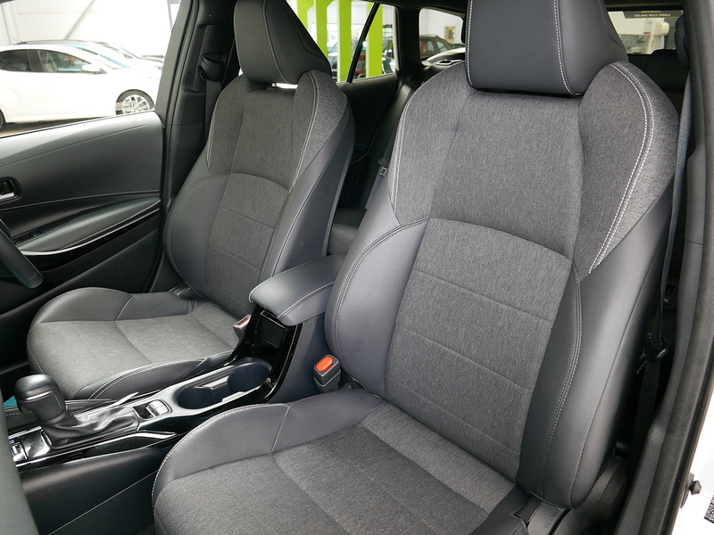 Toyota Corolla VVT-h Design - U4232