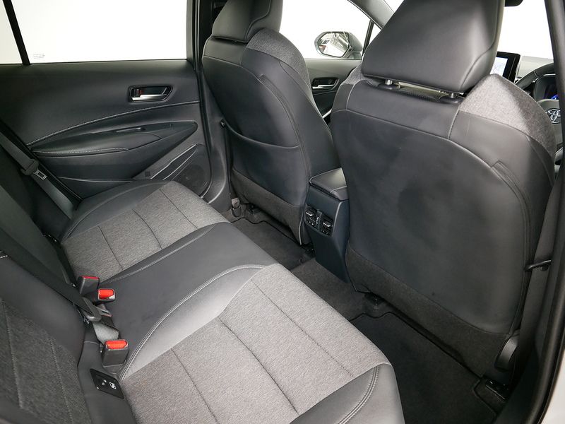 Toyota Corolla VVT-h Design - U4232