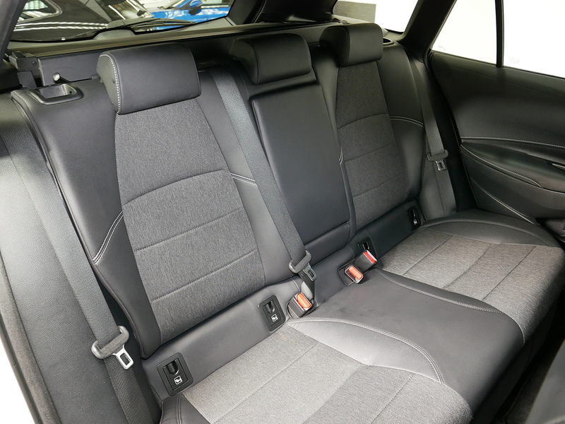Toyota Corolla VVT-h Design - U4232