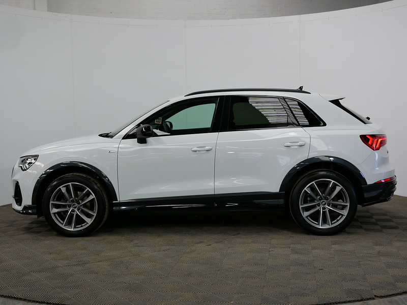 Audi Q3 TFSI CoD Black Edition - U4250
