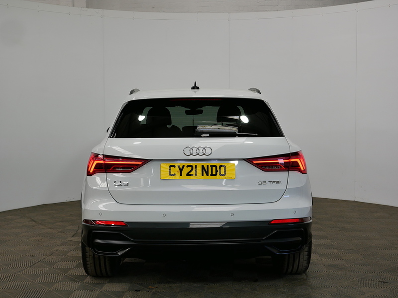 Audi Q3 TFSI CoD Black Edition - U4250