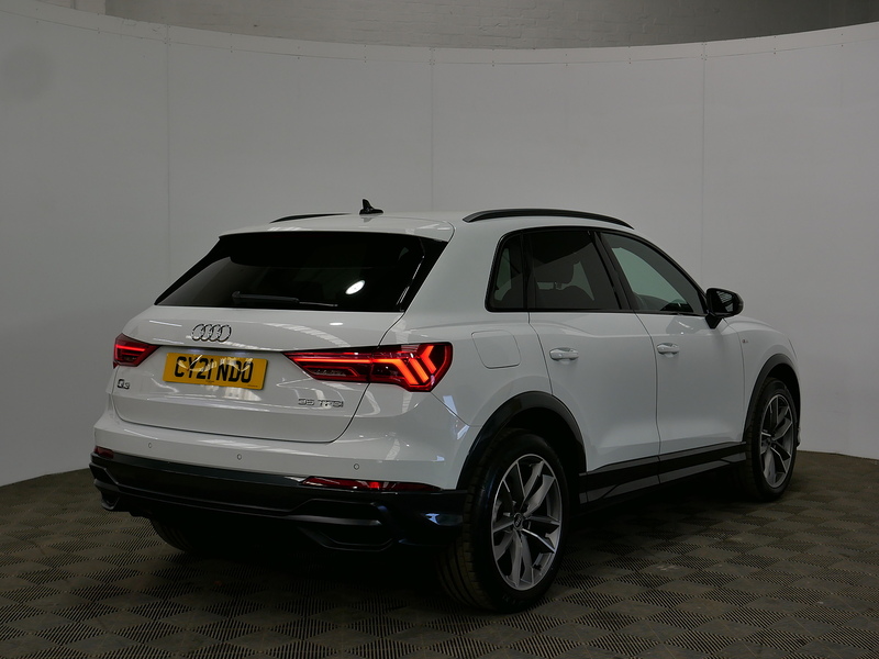 Audi Q3 TFSI CoD Black Edition - U4250