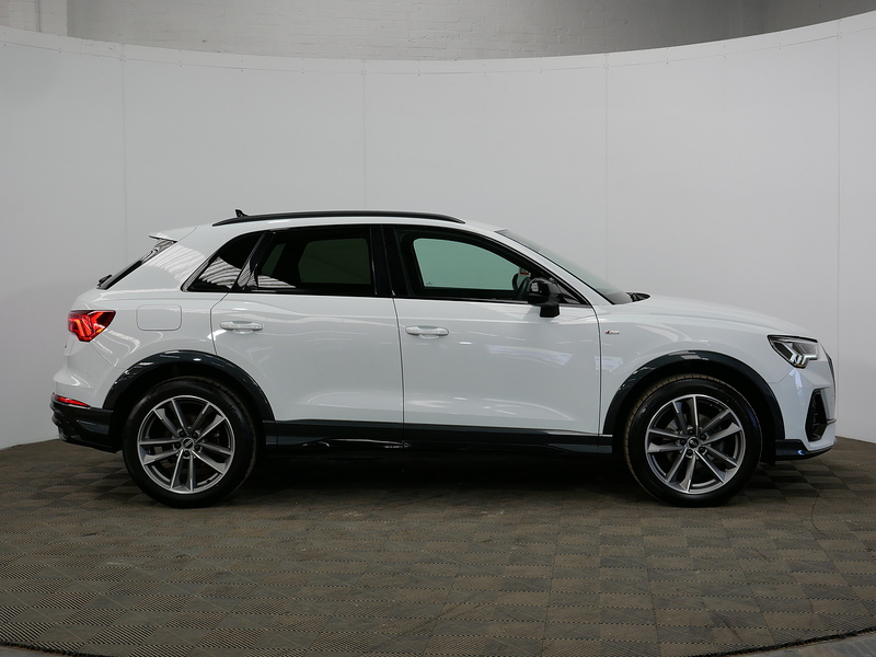 Audi Q3 TFSI CoD Black Edition - U4250