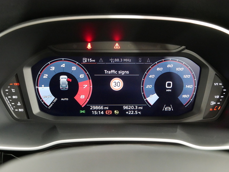 Audi Q3 TFSI CoD Black Edition - U4250