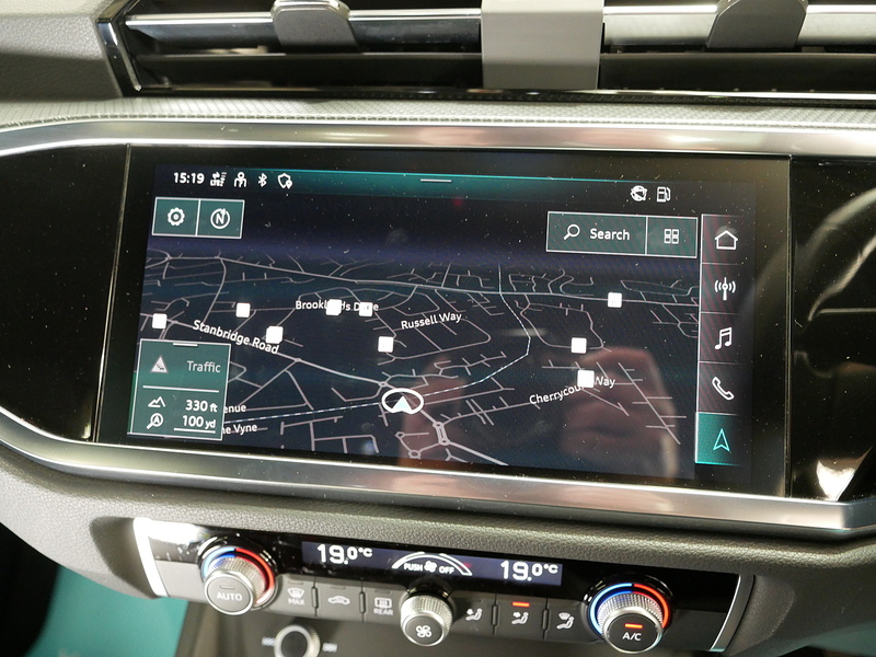 Audi Q3 TFSI CoD Black Edition - U4250