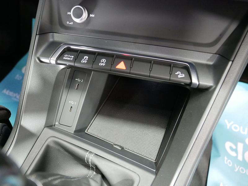 Audi Q3 TFSI CoD Black Edition - U4250