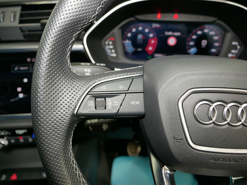 Audi Q3 TFSI CoD Black Edition - U4250