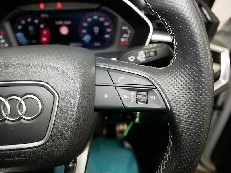 Audi Q3 TFSI CoD Black Edition - U4250