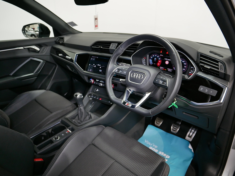 Audi Q3 TFSI CoD Black Edition - U4250