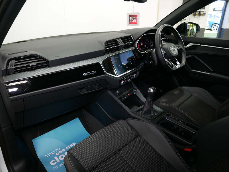 Audi Q3 TFSI CoD Black Edition - U4250