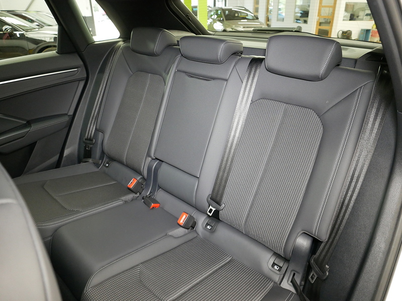 Audi Q3 TFSI CoD Black Edition - U4250