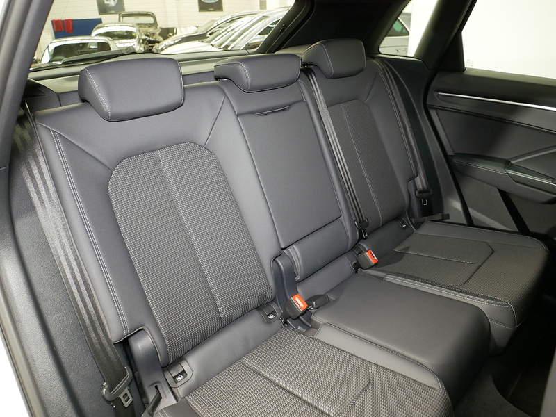 Audi Q3 TFSI CoD Black Edition - U4250