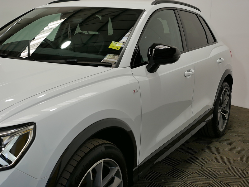 Audi Q3 TFSI CoD Black Edition - U4250