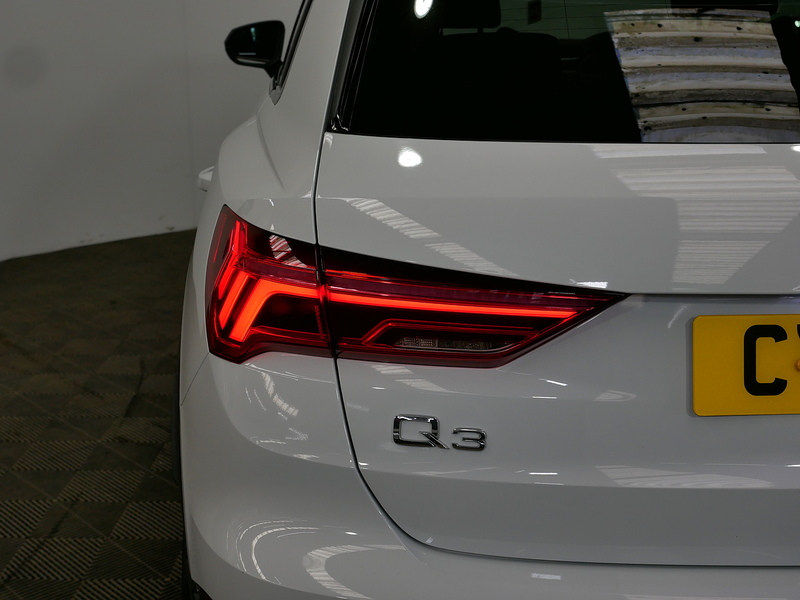 Audi Q3 TFSI CoD Black Edition - U4250
