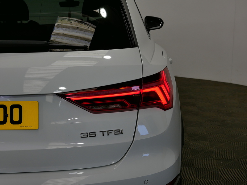 Audi Q3 TFSI CoD Black Edition - U4250