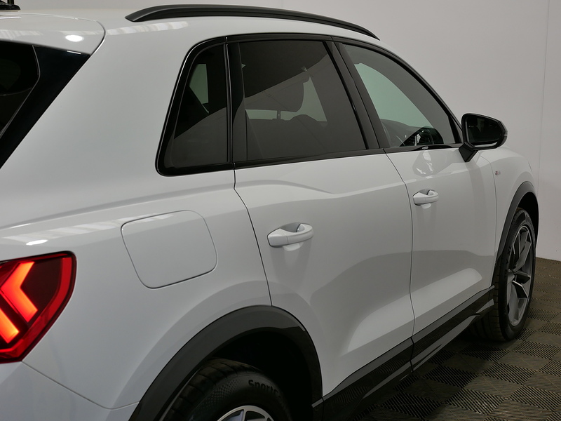 Audi Q3 TFSI CoD Black Edition - U4250