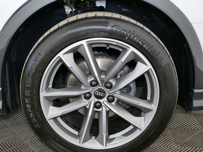 Audi Q3 TFSI CoD Black Edition - U4250