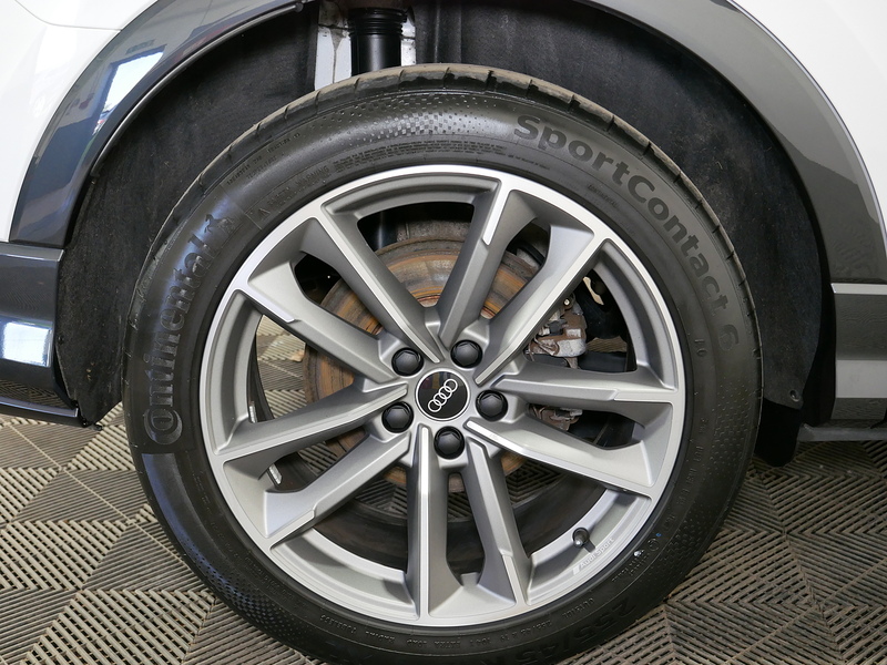 Audi Q3 TFSI CoD Black Edition - U4250