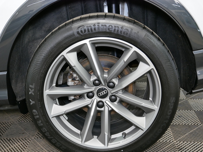 Audi Q3 TFSI CoD Black Edition - U4250