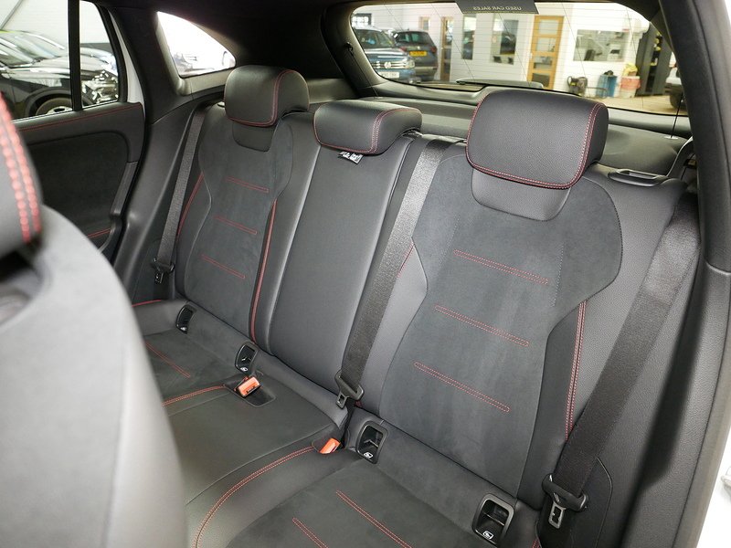 Mercedes-Benz GLA GLA180 AMG Line - U4255