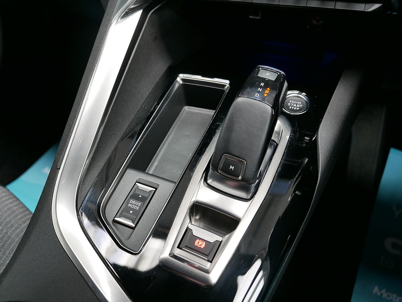 Peugeot 3008 BlueHDi Allure Premium + - U4279