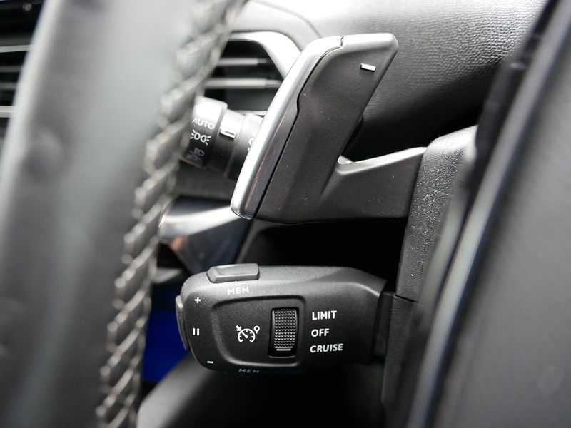 Peugeot 3008 BlueHDi Allure Premium + - U4279