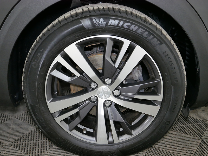 Peugeot 3008 BlueHDi Allure Premium + - U4279