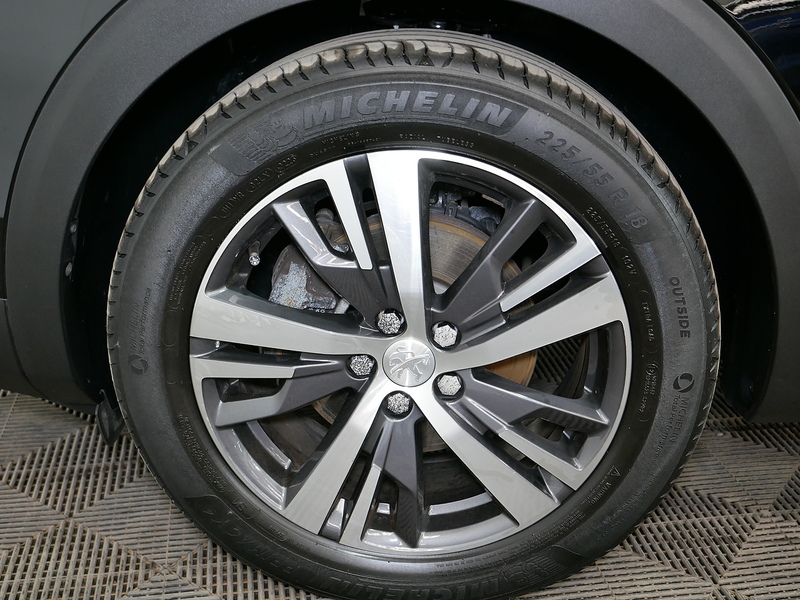 Peugeot 3008 BlueHDi Allure Premium + - U4279