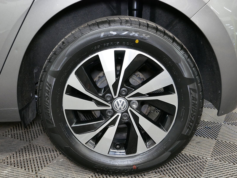 Volkswagen Polo SE - U4330