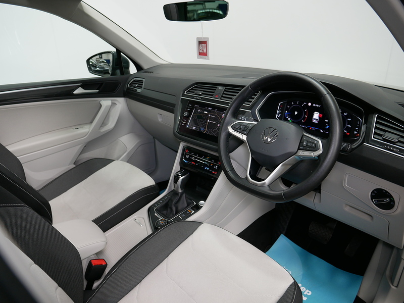 Volkswagen Tiguan TSI Elegance - U4370