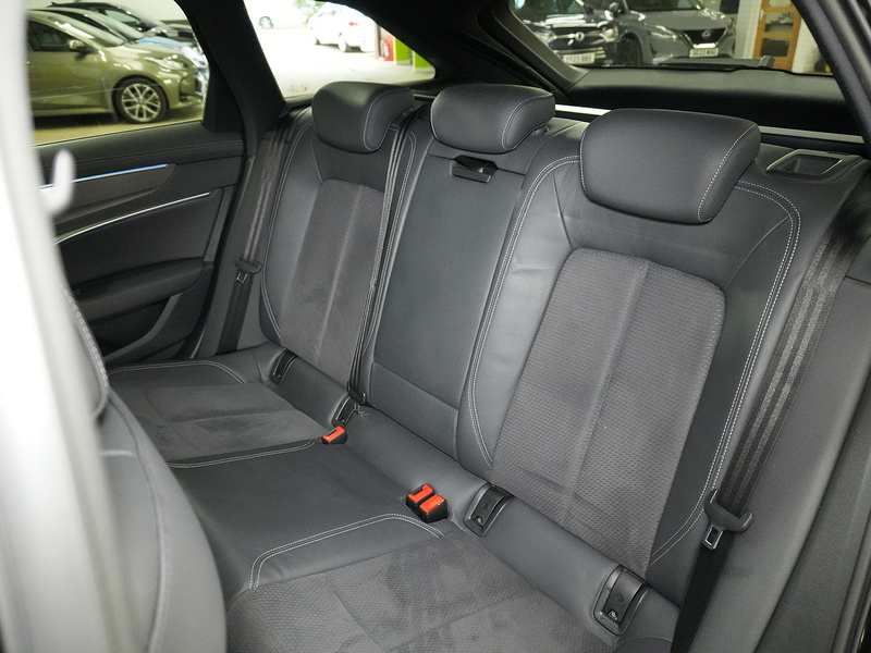 Audi A6 Avant TFSI Black Edition - U4458