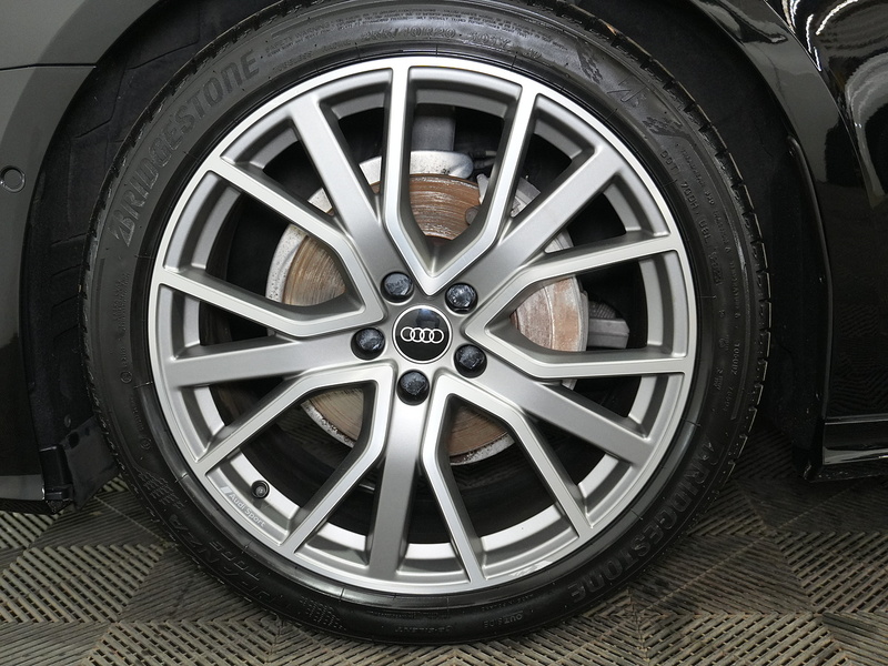 Audi A6 Avant TFSI Black Edition - U4458