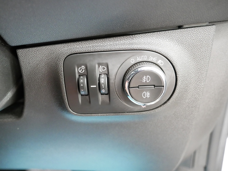 Vauxhall Corsa i ecoTEC SE Nav - U4464