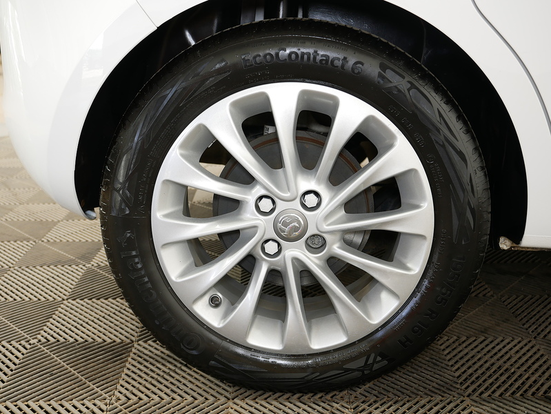 Vauxhall Corsa i ecoTEC SE Nav - U4464