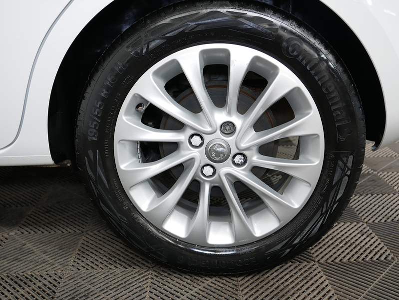 Vauxhall Corsa i ecoTEC SE Nav - U4464