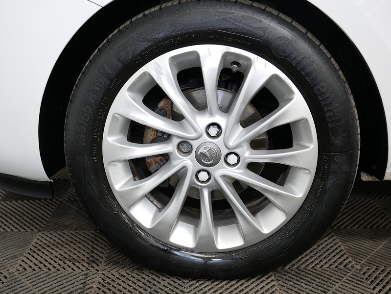 Vauxhall Corsa i ecoTEC SE Nav - U4464