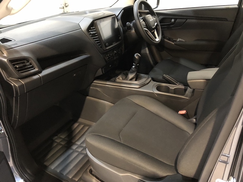 Isuzu Utility Dcb Pick Up 1.9 Manual Diesel