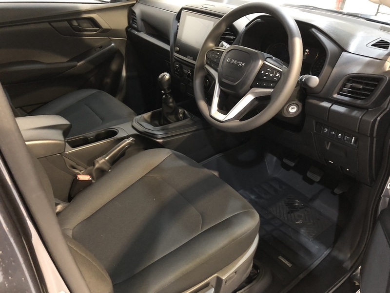 Isuzu Utility Dcb Pick Up 1.9 Manual Diesel