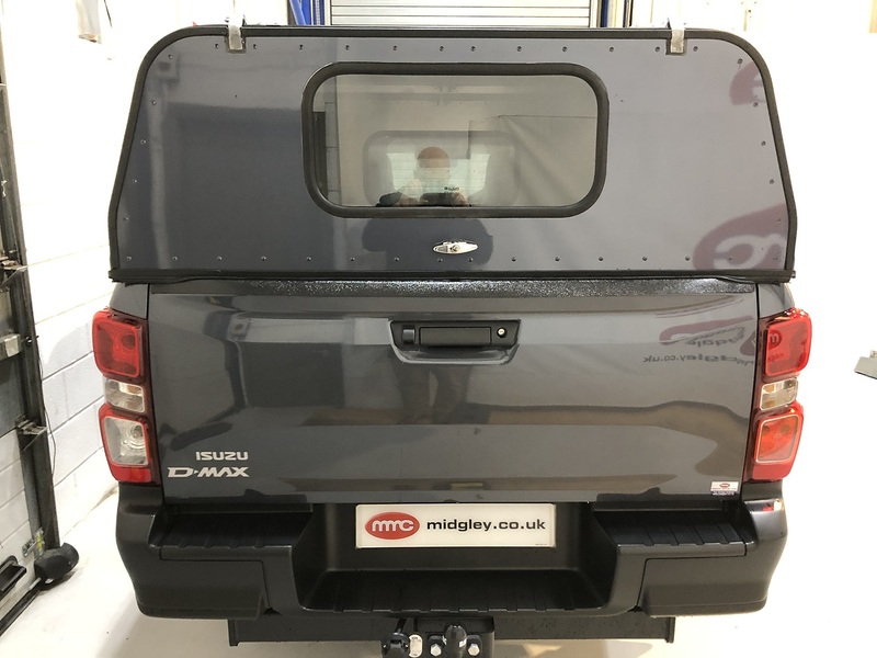 Isuzu Utility Dcb Pick Up 1.9 Manual Diesel