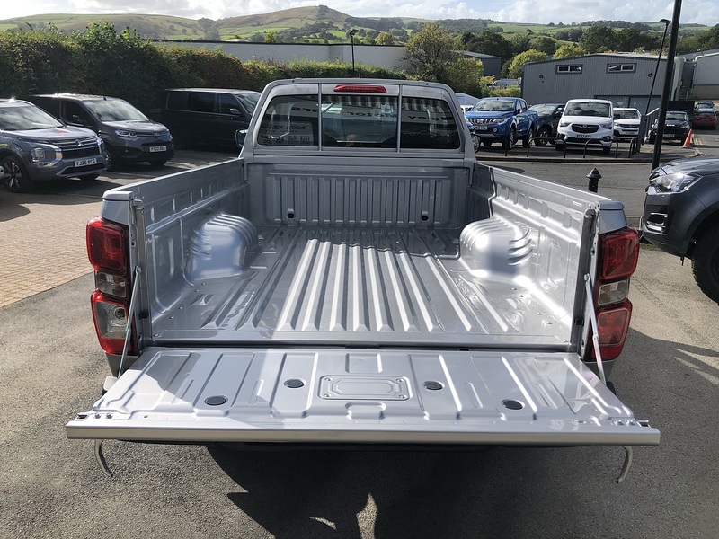 Isuzu Utility Scb Pick Up 2.2 Manual Diesel