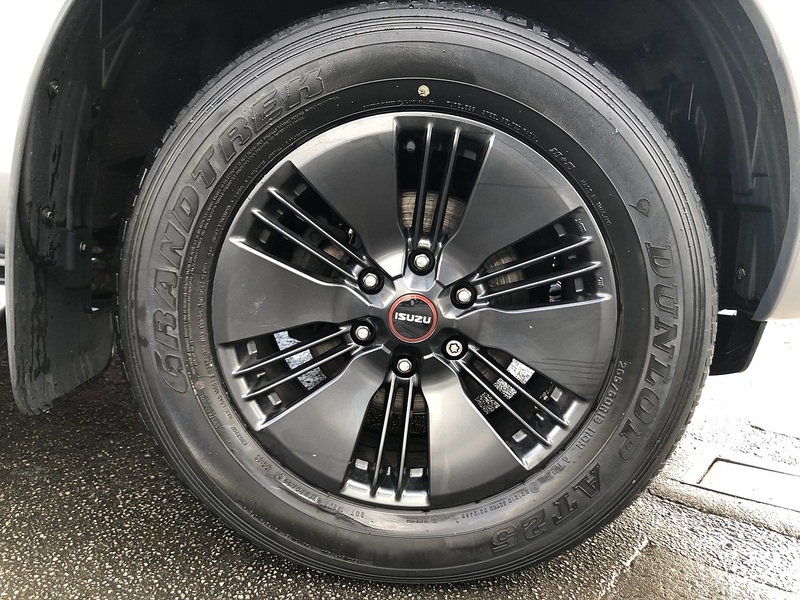 Isuzu TD V-Cross Pickup 1.9 Manual Diesel