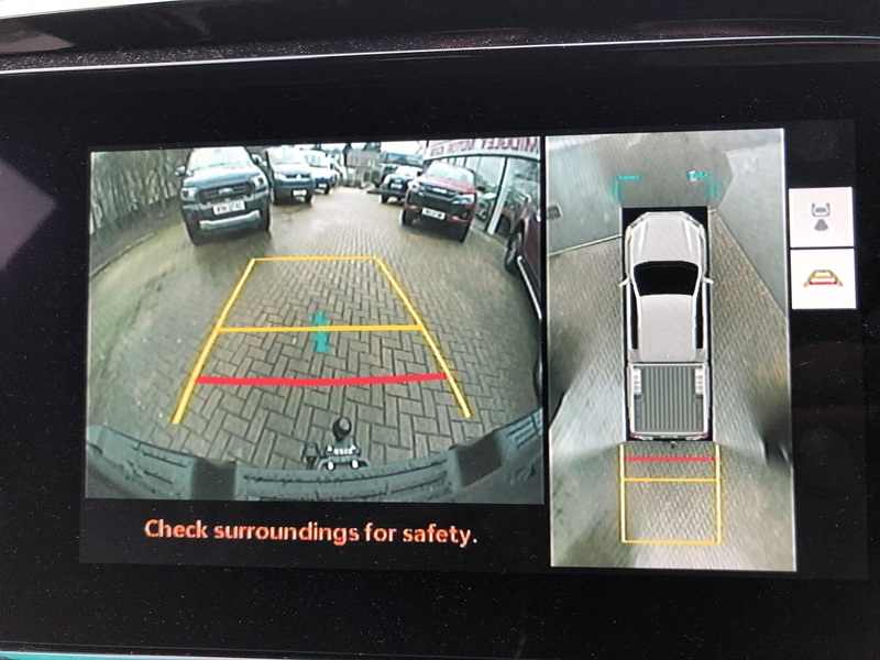 Toyota 2.8 D-4D-h Invincible X Pickup 4dr Diesel Hybrid Auto 4WD Euro 6 (204 ps)