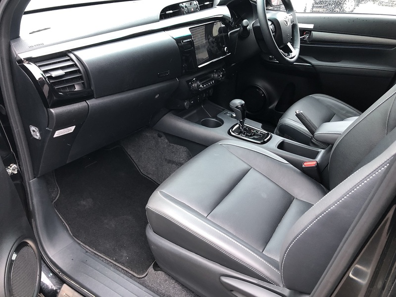 Toyota 2.8 D-4D-h Invincible X Pickup 4dr Diesel Hybrid Auto 4WD Euro 6 (204 ps)