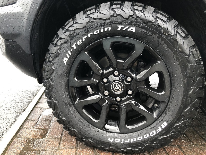 Toyota 2.8 D-4D-h Invincible X Pickup 4dr Diesel Hybrid Auto 4WD Euro 6 (204 ps)