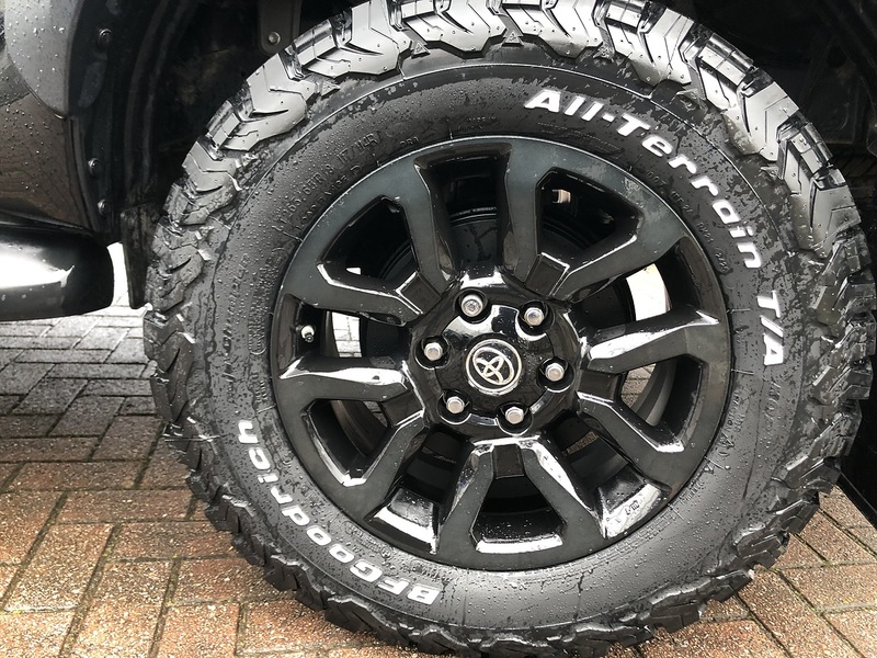 Toyota 2.8 D-4D-h Invincible X Pickup 4dr Diesel Hybrid Auto 4WD Euro 6 (204 ps)