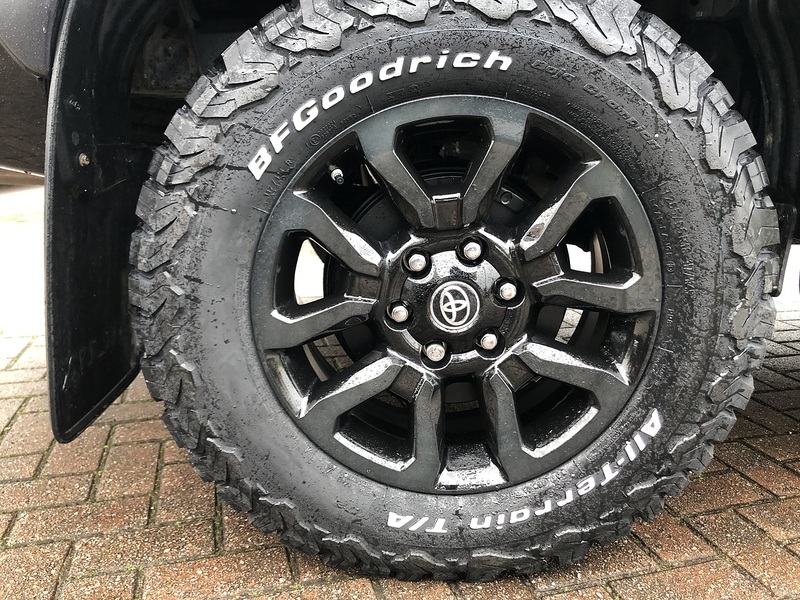 Toyota 2.8 D-4D-h Invincible X Pickup 4dr Diesel Hybrid Auto 4WD Euro 6 (204 ps)