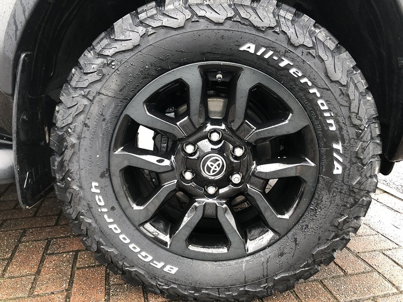 Toyota 2.8 D-4D-h Invincible X Pickup 4dr Diesel Hybrid Auto 4WD Euro 6 (204 ps)